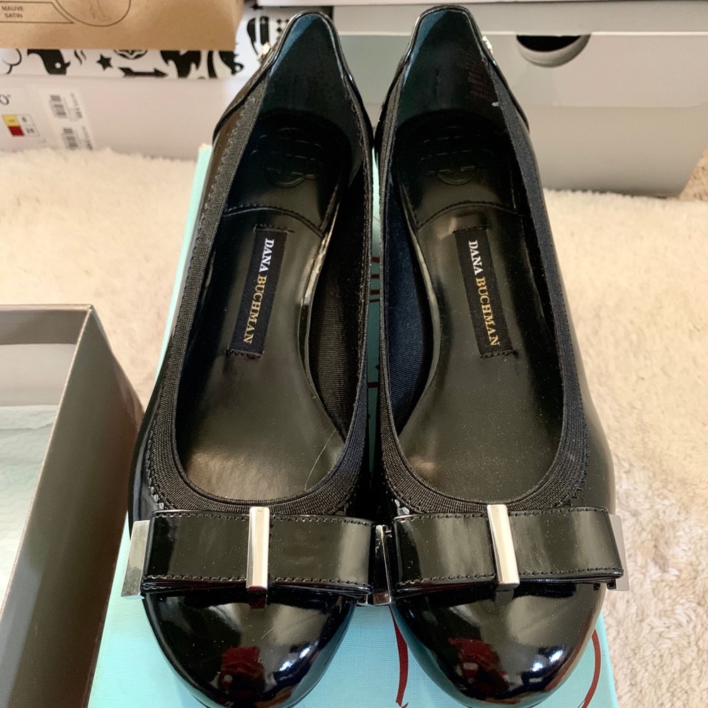Brand new Dana Buchman Bow Block Heel Size 6.5